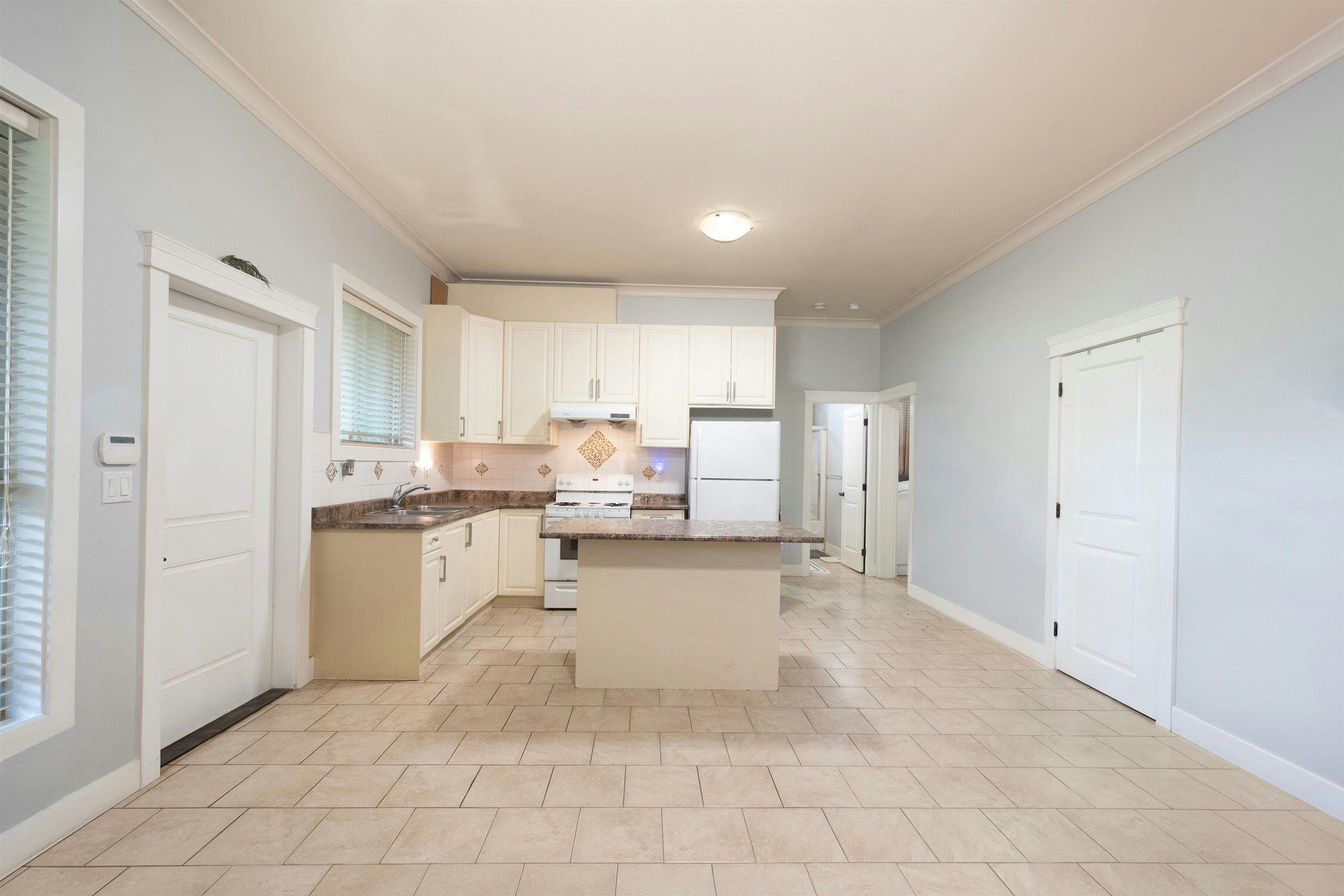 Lower Suite 2-17551 Abbey Drive, Surrey, BC, V4N 4H2 1