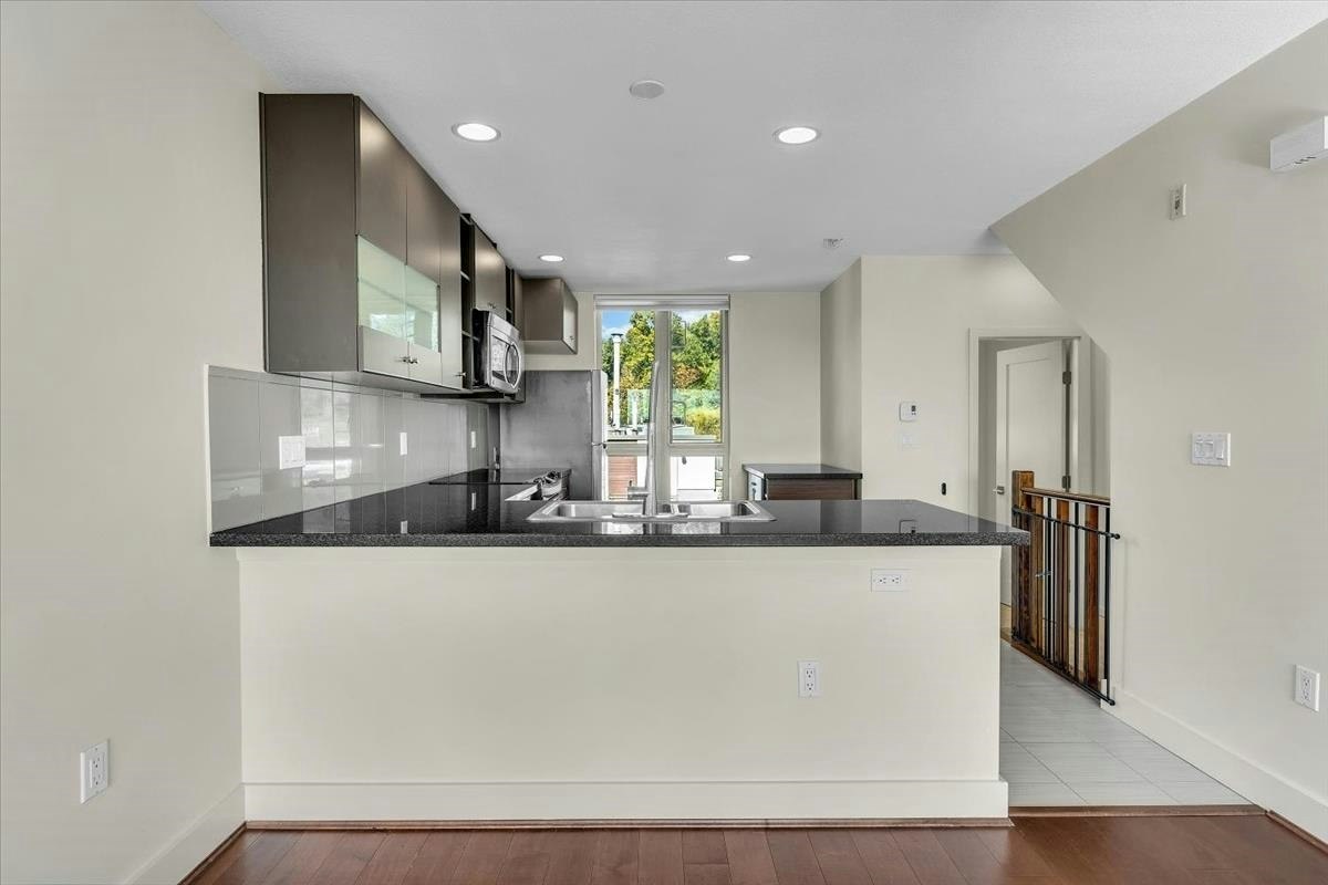64-728 W 14th Street, North Vancouver, BC, V7M 0A8 - 10