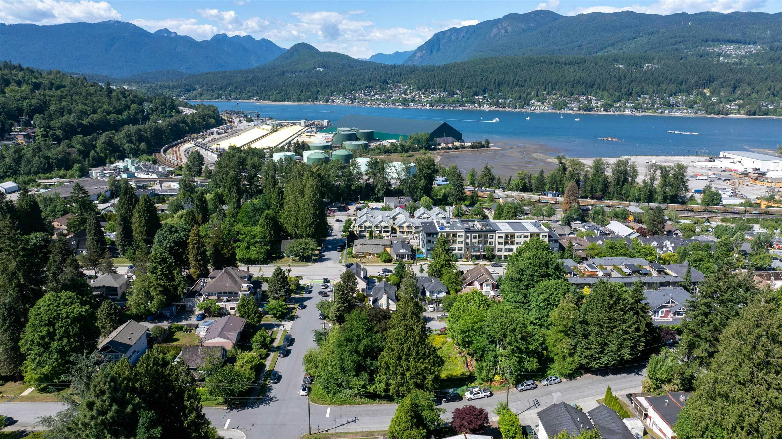 2301 St Andrews Street, Port Moody, BC, V3H 0K4 - 2