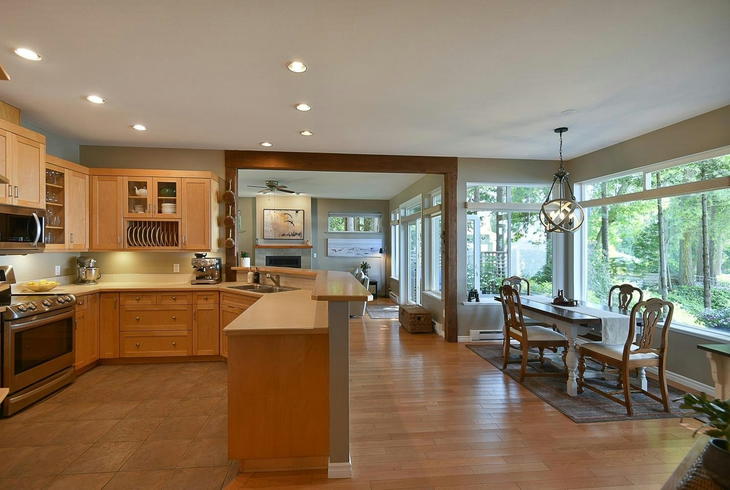 7647 Eureka Place, Halfmoon Bay, BC, V7Z 1A1 - 7