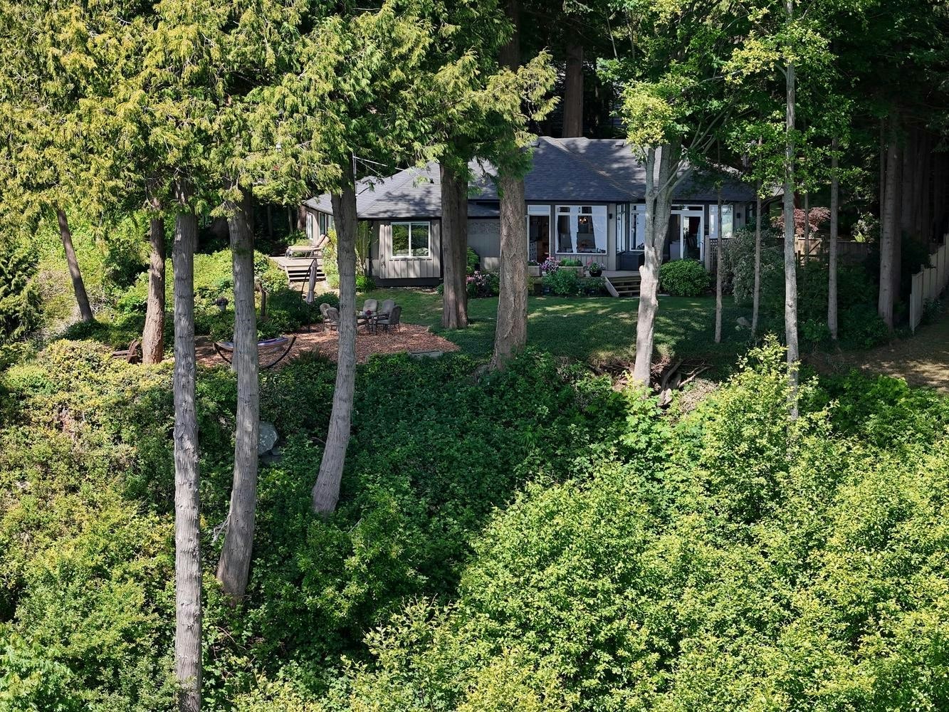 7647 Eureka Place, Halfmoon Bay, BC, V7Z 1A1 - 2
