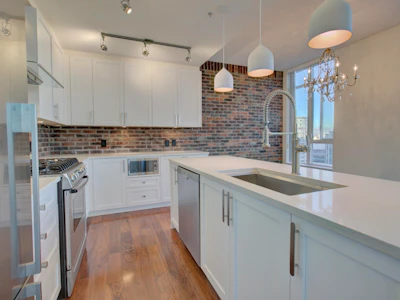 2403-1001 Homer Street - 2