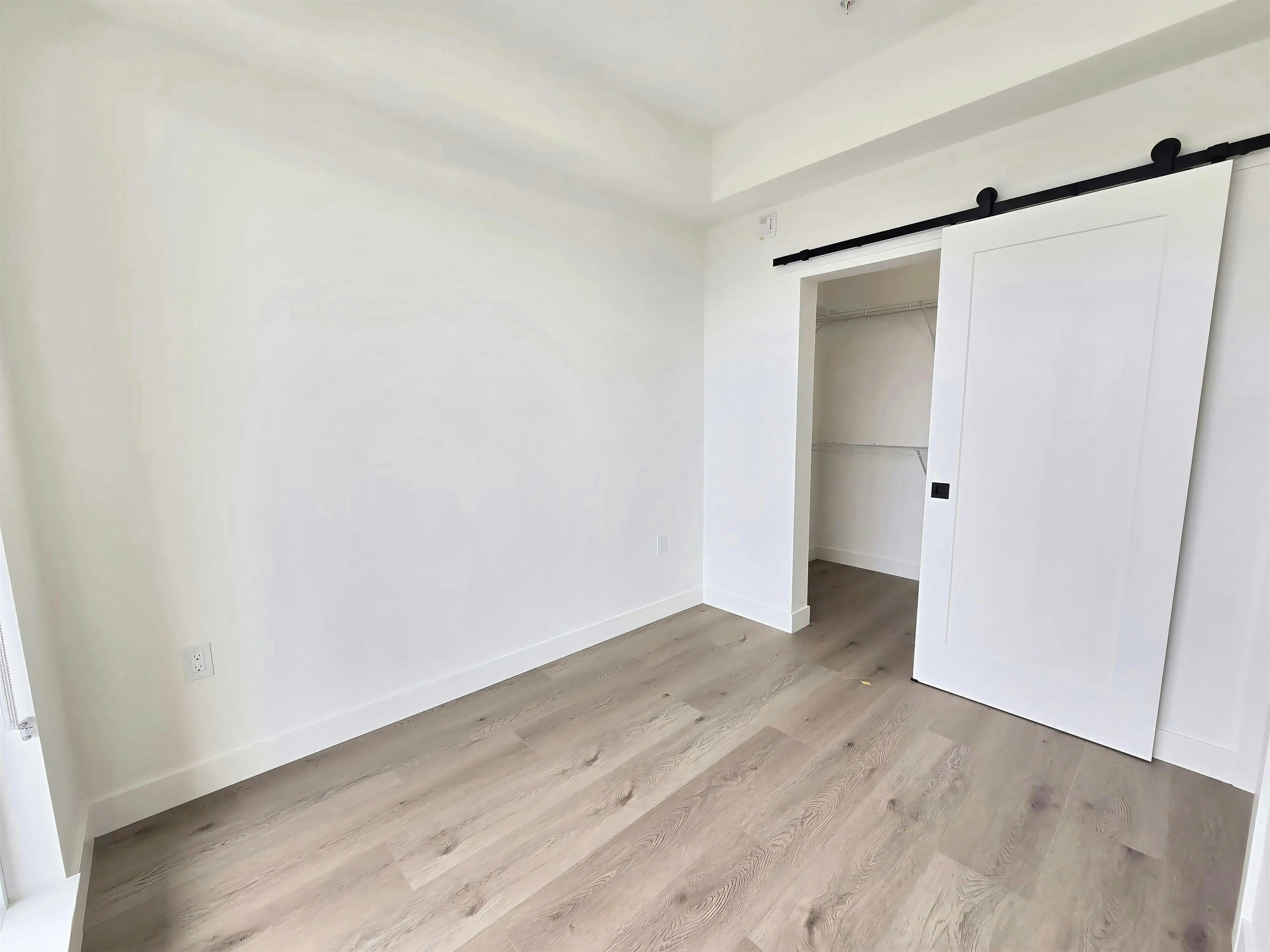 414-10405 147 Street, Surrey, BC, V3R 5X4 5