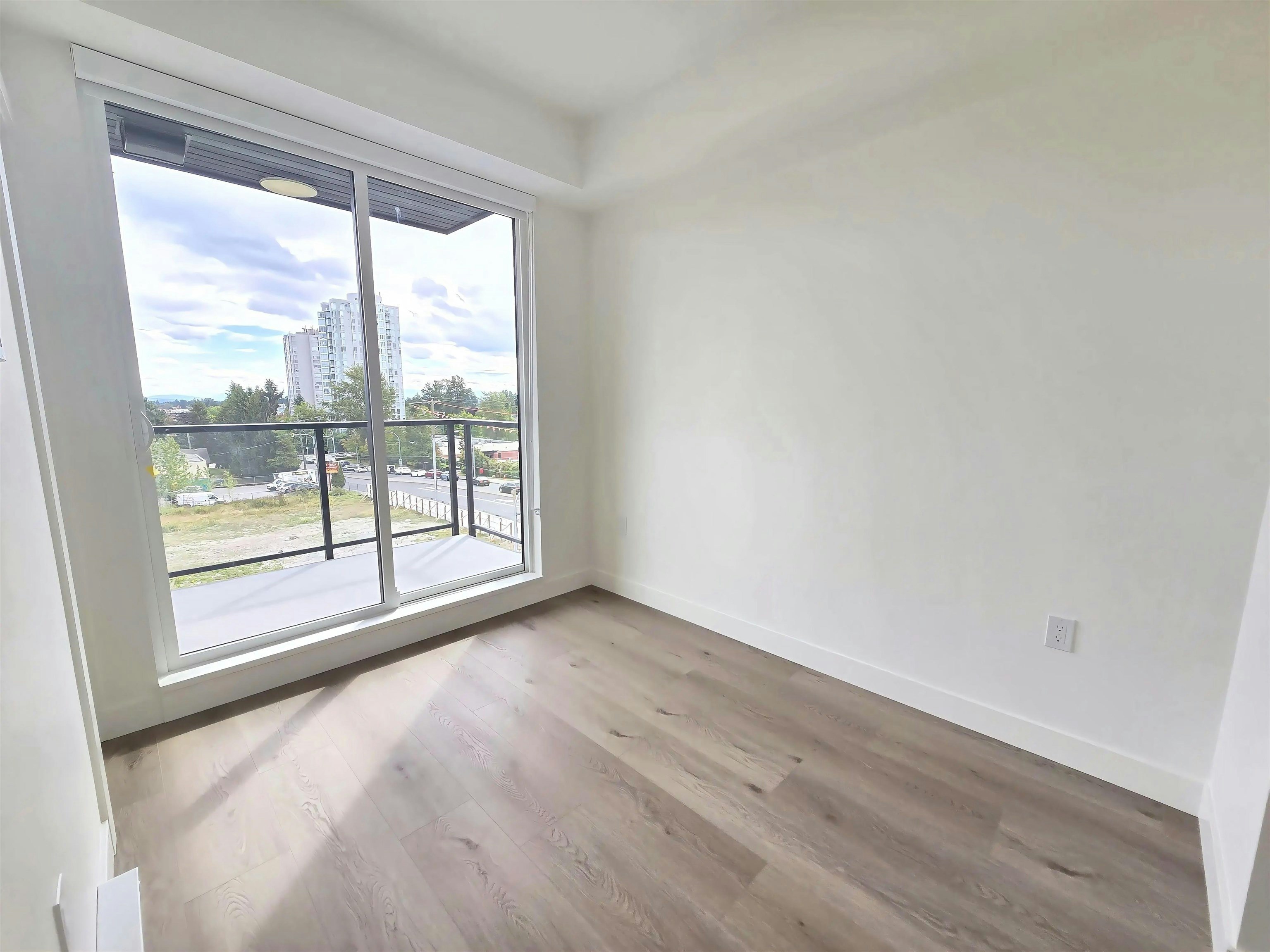 414-10405 147 Street, Surrey, BC, V3R 5X4 4