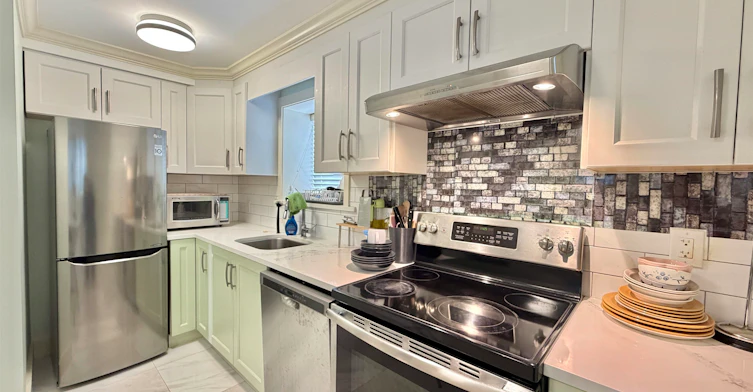 582 E 57th Avenue, Vancouver, BC, V5X 1S9 - 2