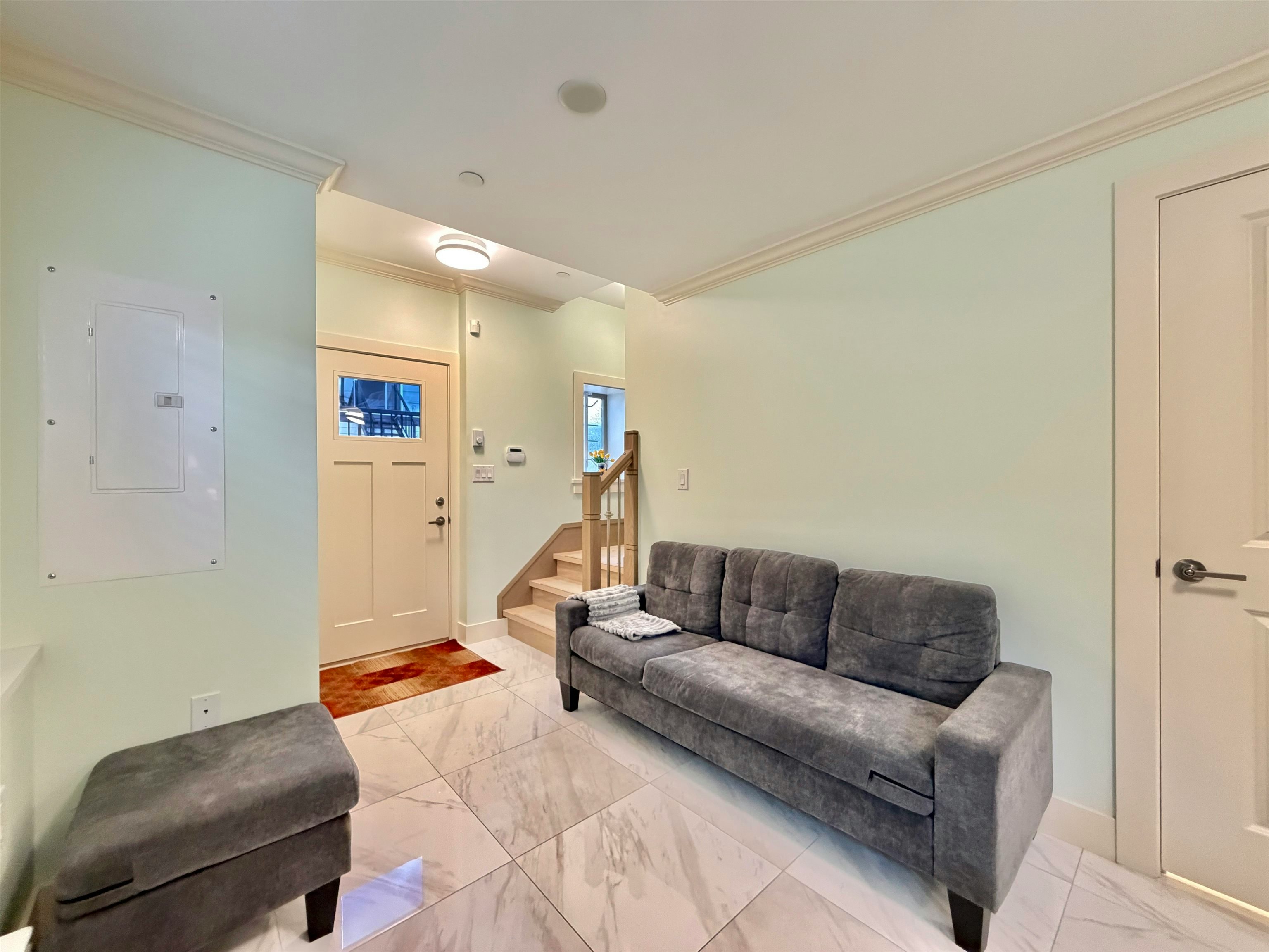 582 E 57th Avenue, Vancouver, BC, V5X 1S9 - 5