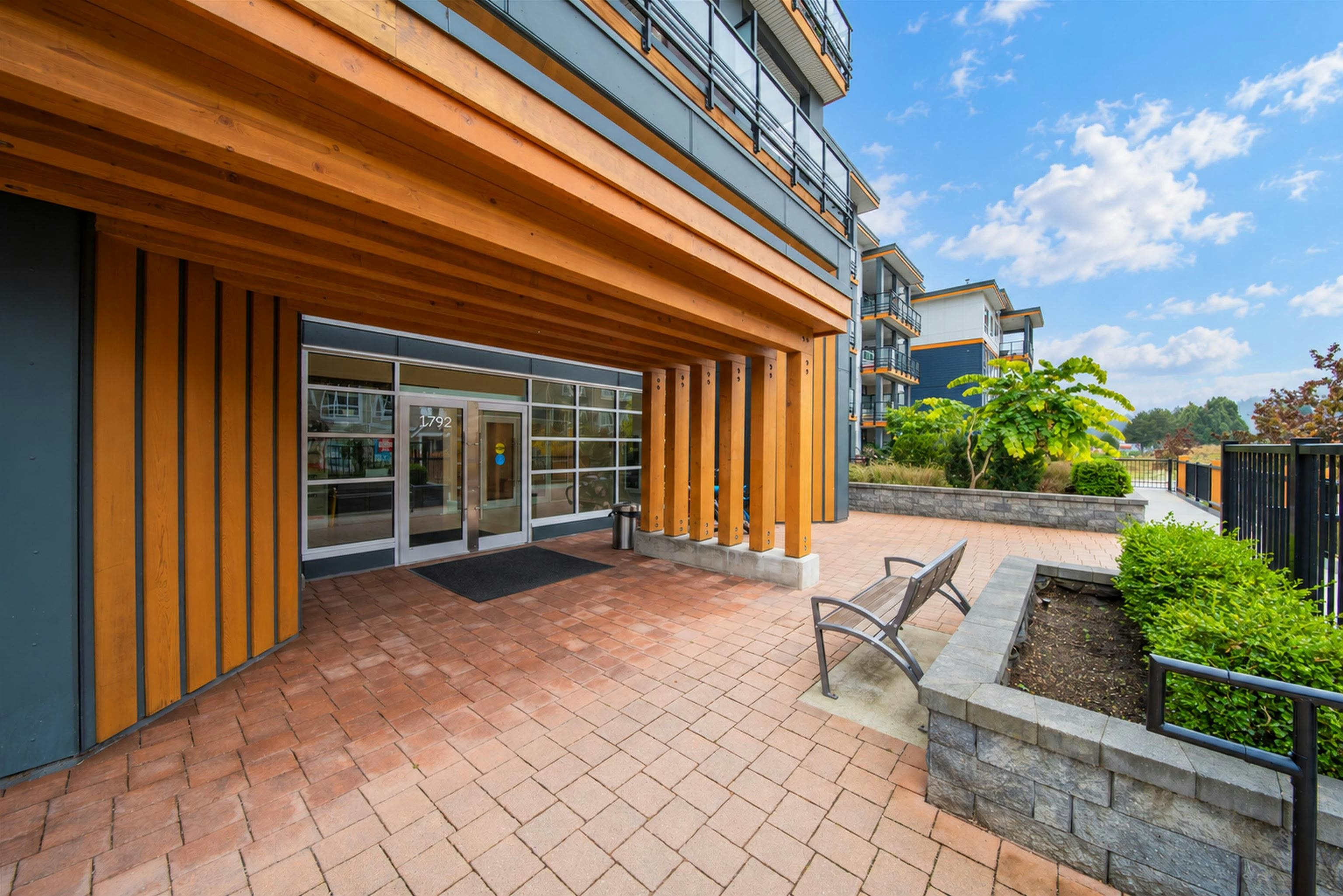 415-1792 Starling Drive - 2