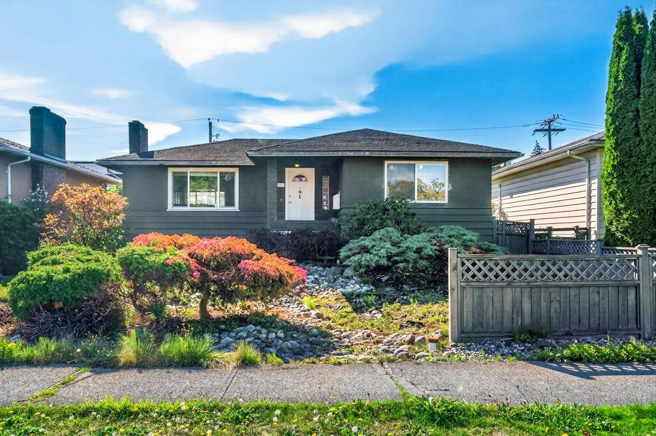 3232 W 16th Avenue, Vancouver, BC, V6K 3E3