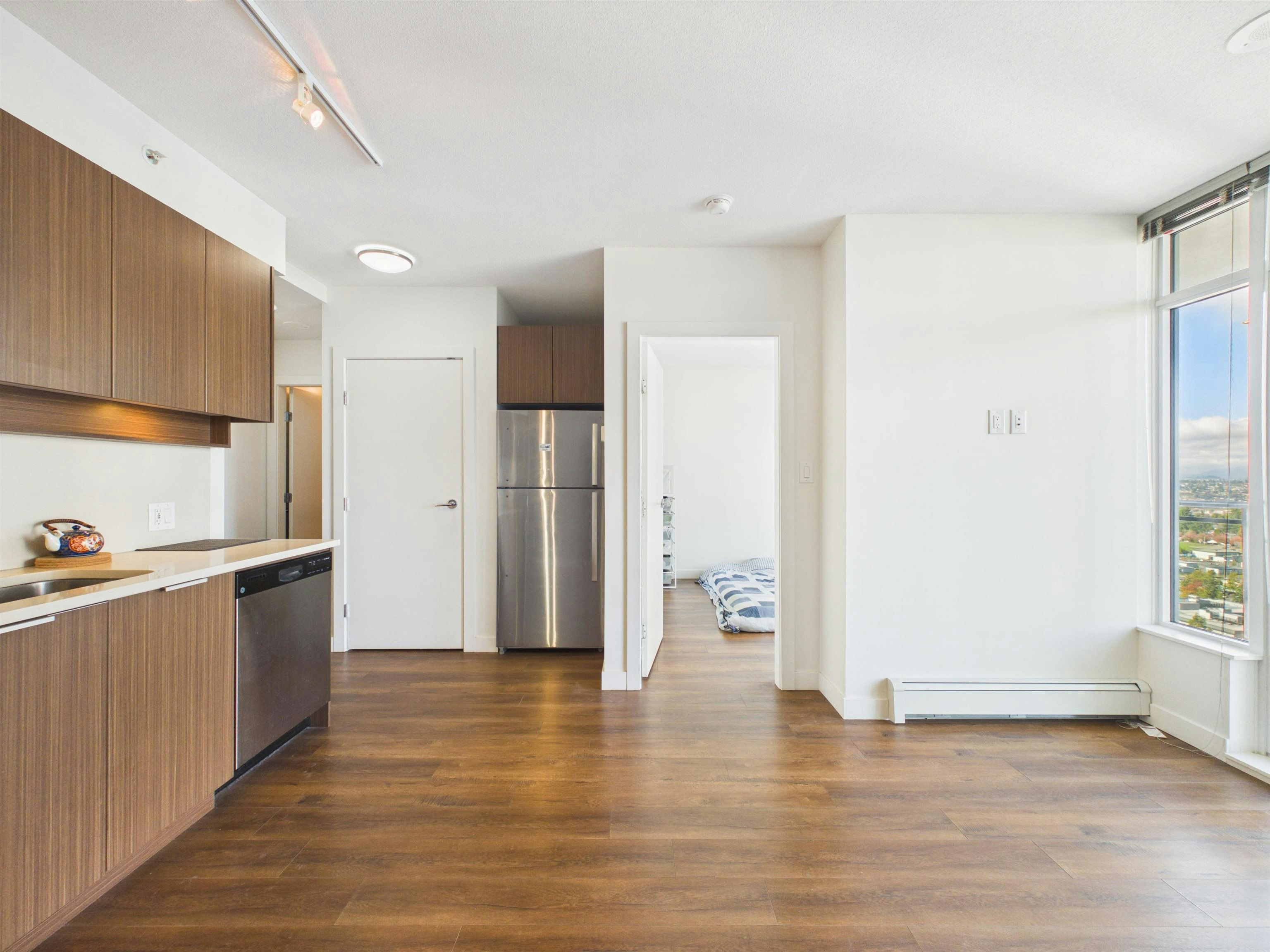 2002-13308 Central Avenue, Surrey, BC, V3T 0M4