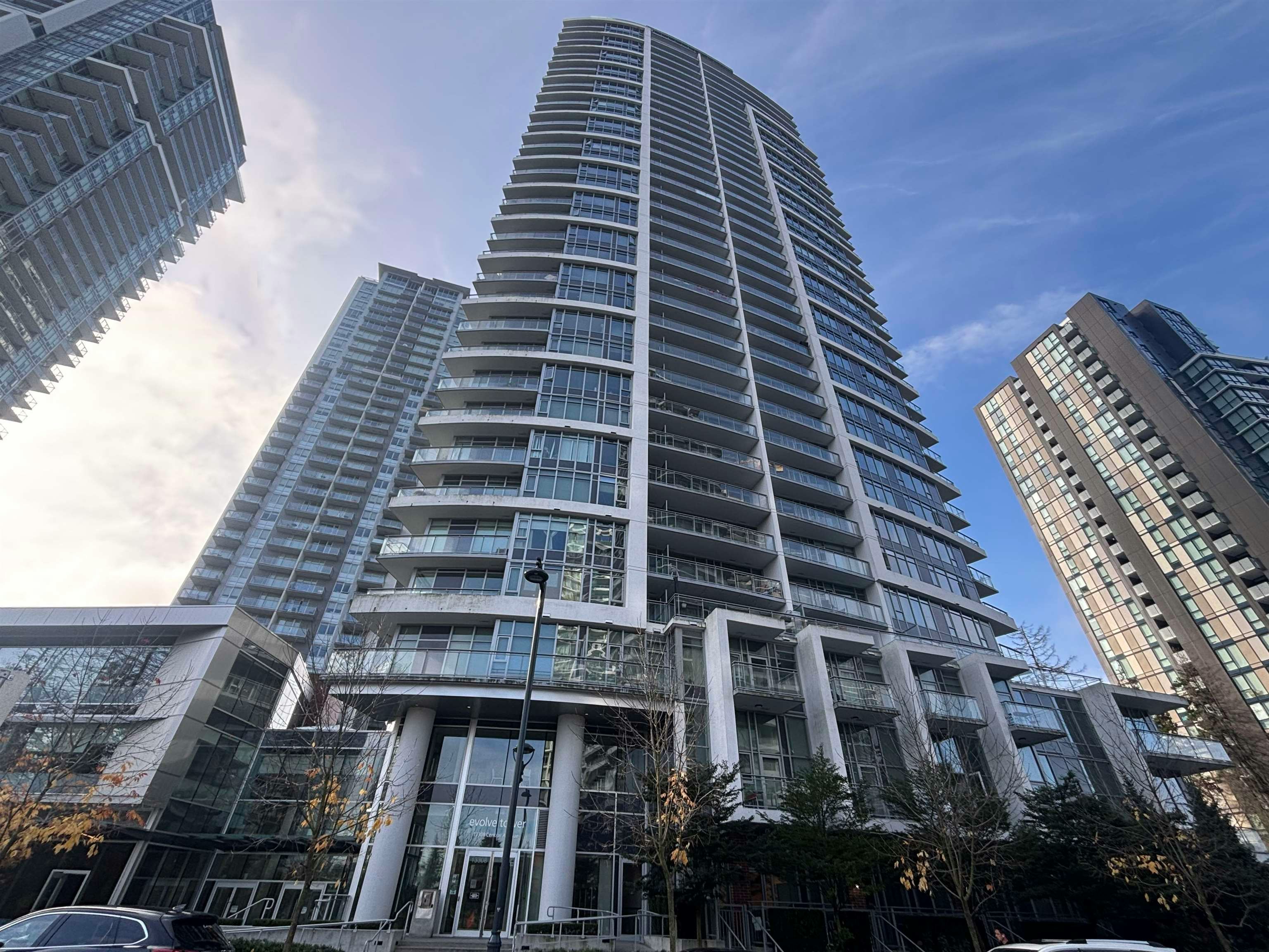 2002-13308 Central Avenue, Surrey, BC, V3T 0M4