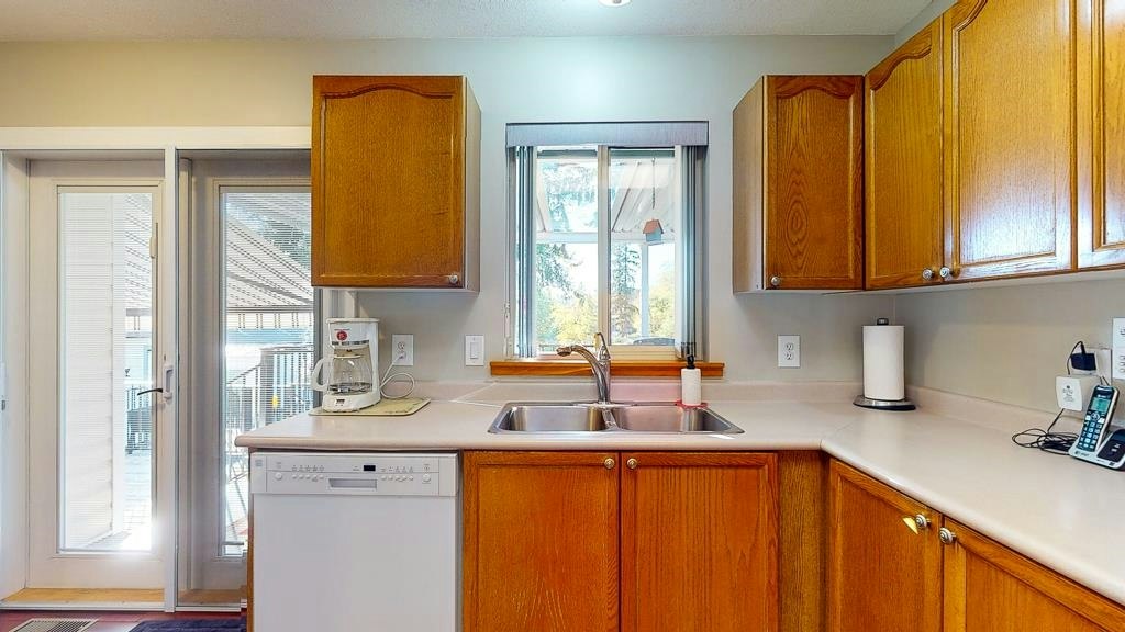5619 Curtis Place, Sechelt, BC, V7Z 0R9 - 10