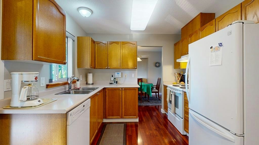 5619 Curtis Place, Sechelt, BC, V7Z 0R9 - 11
