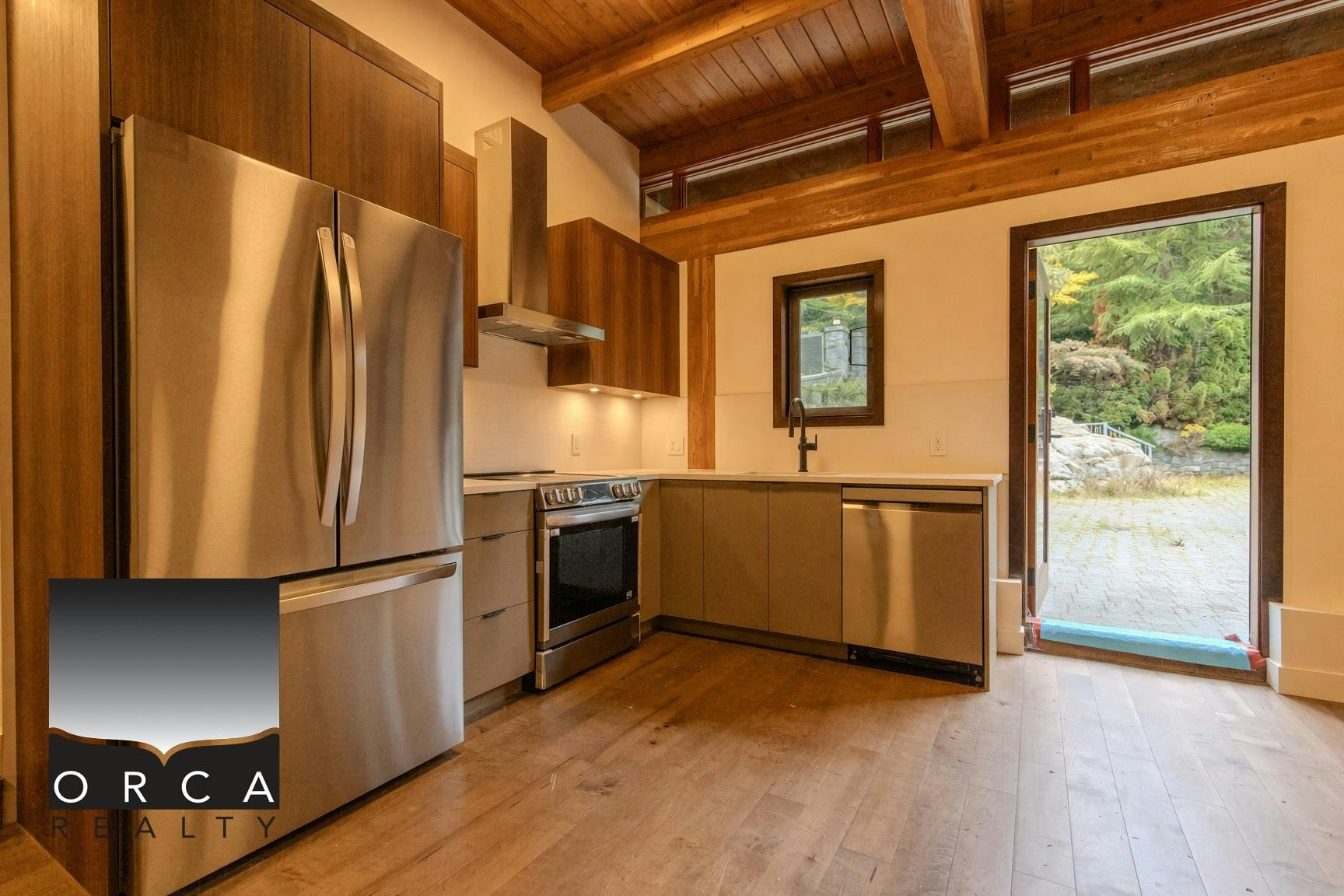 5363 Kew Cliff Road, West Vancouver, BC, V7W 1M3 4