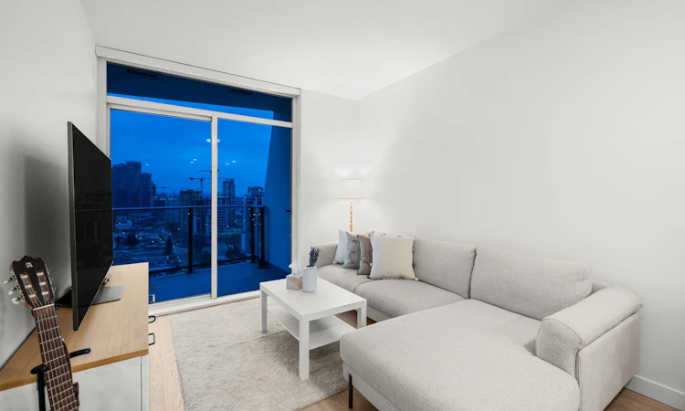 2607 2181 Madison Avenue