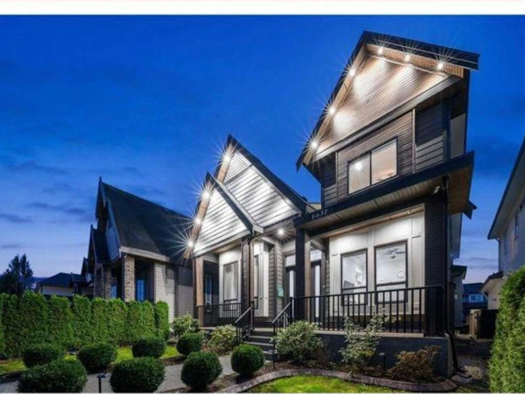 6637 121a Street, Surrey, BC, V3W 0H8