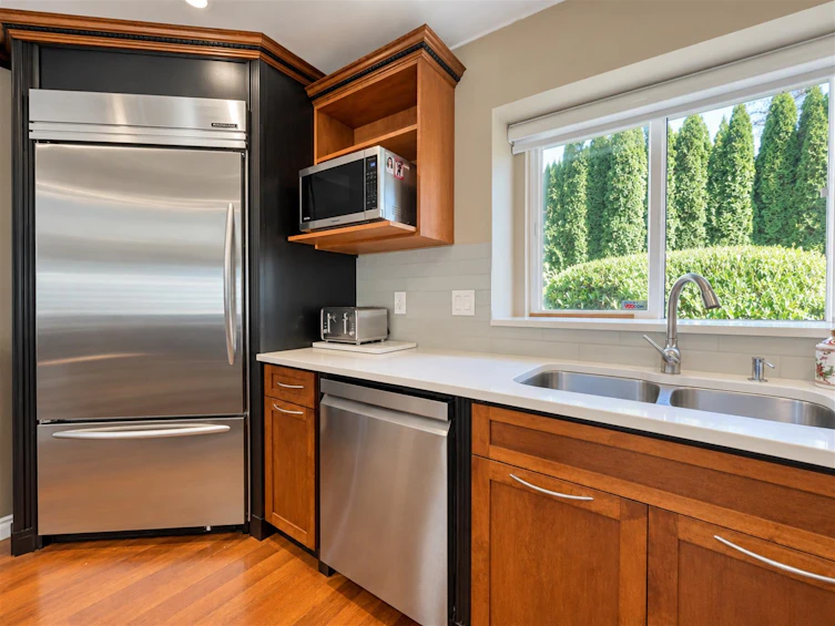 8055 144th Street, Surrey, BC, V3W 5T3 - 8