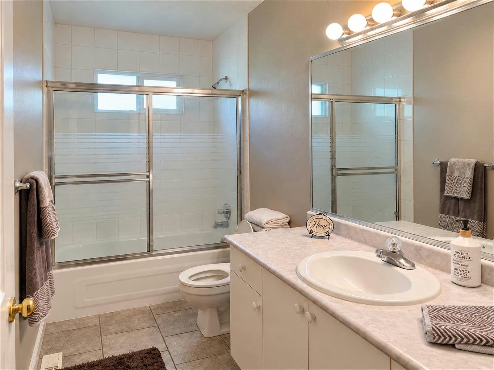 8055 144th Street, Surrey, BC, V3W 5T3 - 37