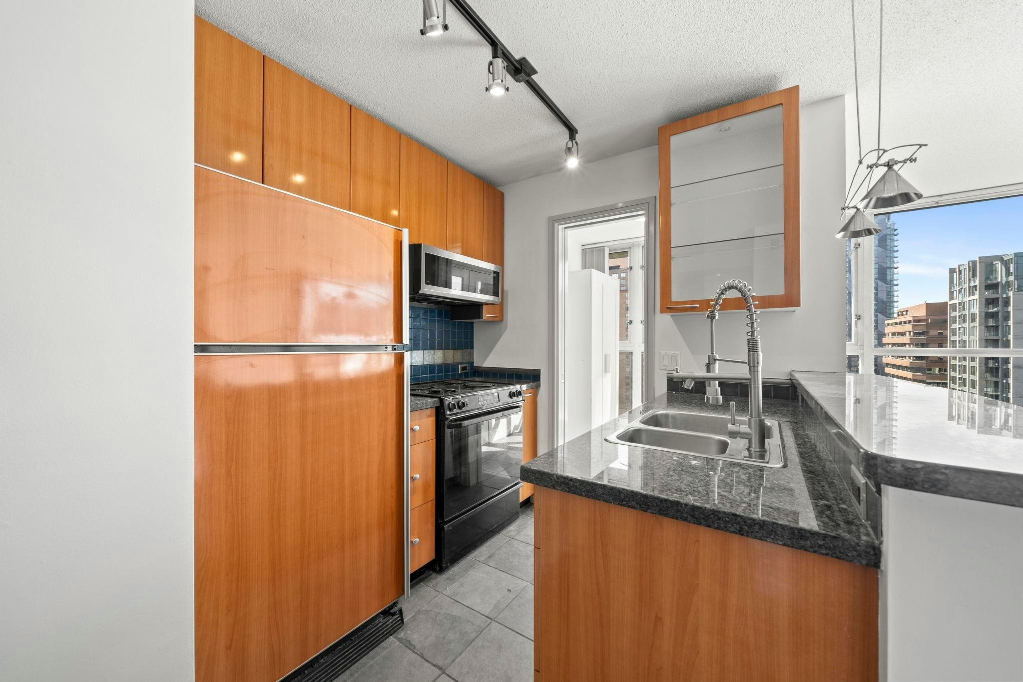 1807-1068 Hornby Street, Vancouver, BC, V6Z 2Y7 - 11