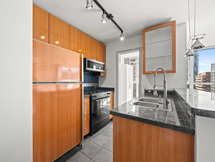 1807-1068 Hornby Street, Vancouver, BC, V6Z 2Y7 - 11