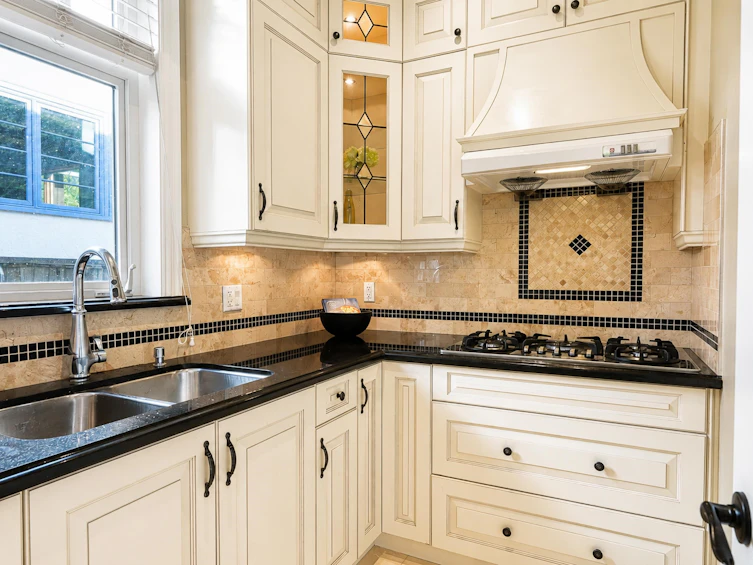1657 W 58th Avenue, Vancouver, BC, V6P 1W8 - 13