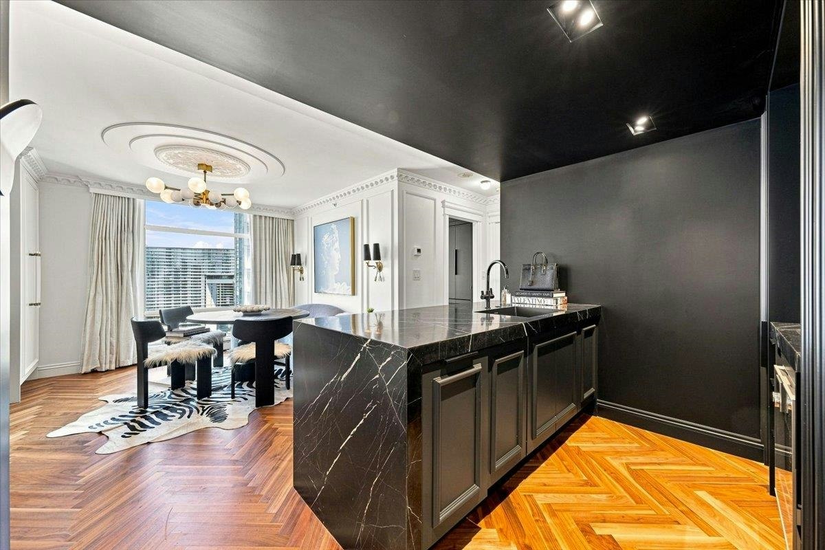 2503-198 Aquarius Mews, Vancouver, BC, V6Z 2Y4 - 2