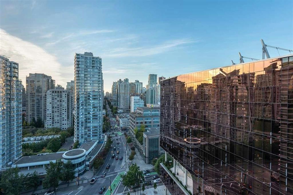 PH2015-68 Smithe Street, Vancouver, BC, V6B 0P4 1