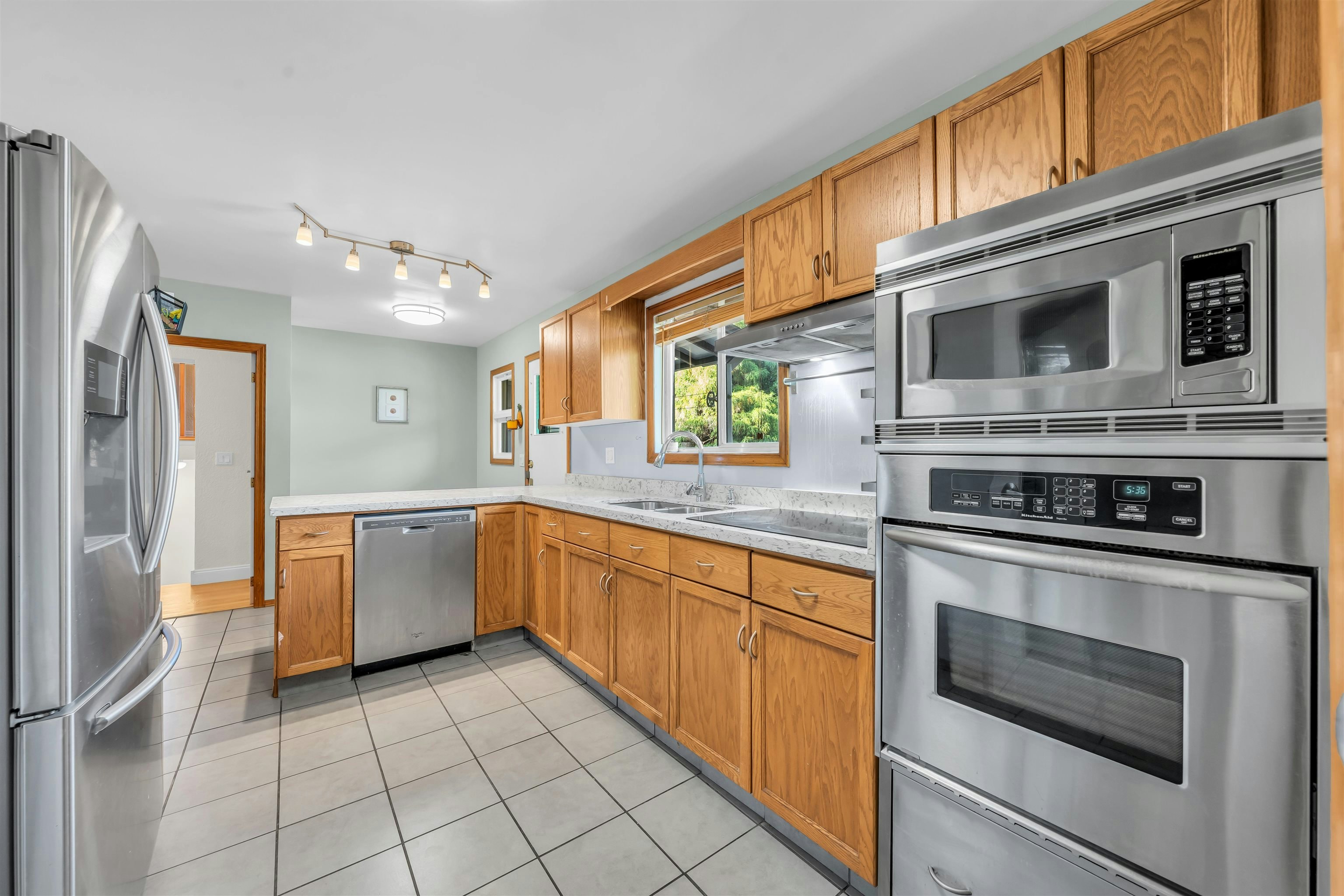 8758 Crest Drive, Burnaby, BC, V3N 4A2 - 21