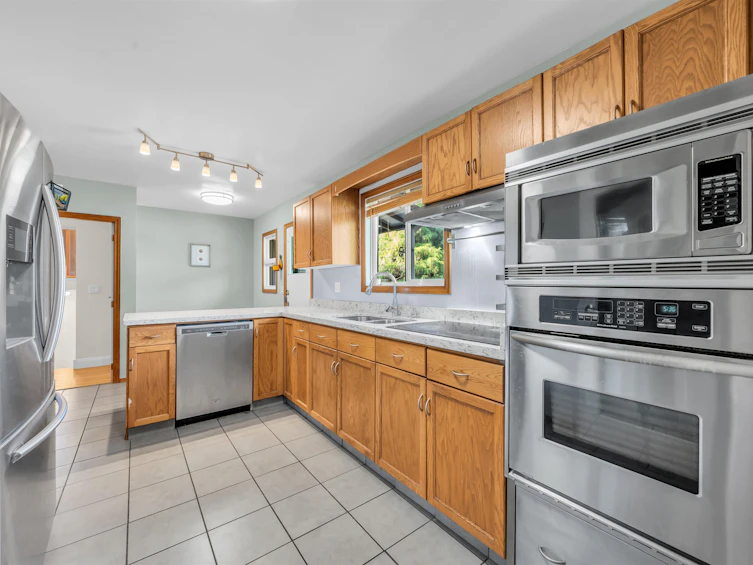 8758 Crest Drive, Burnaby, BC, V3N 4A2 - 21