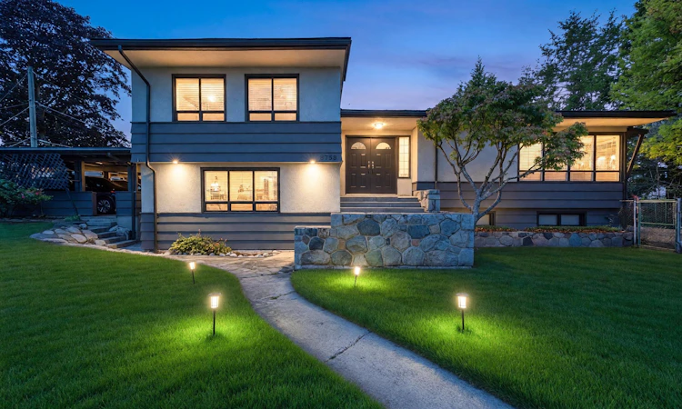 8758 Crest Drive