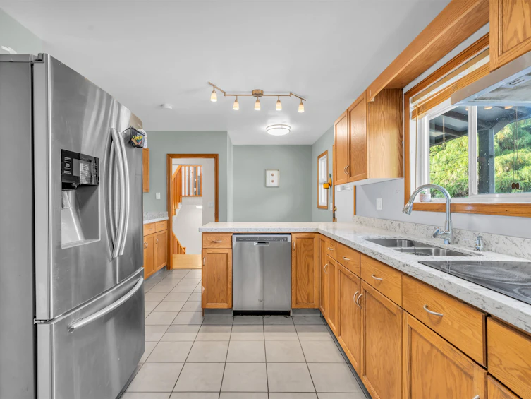 8758 Crest Drive, Burnaby, BC, V3N 4A2 - 22