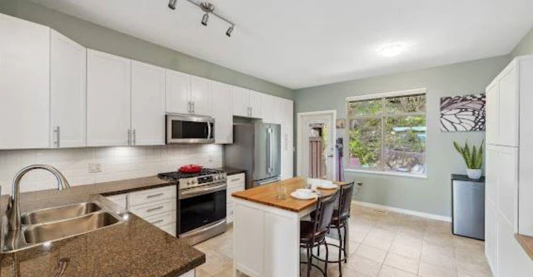 320 Decaire Street, Coquitlam, BC, V3K 7C3 - 6