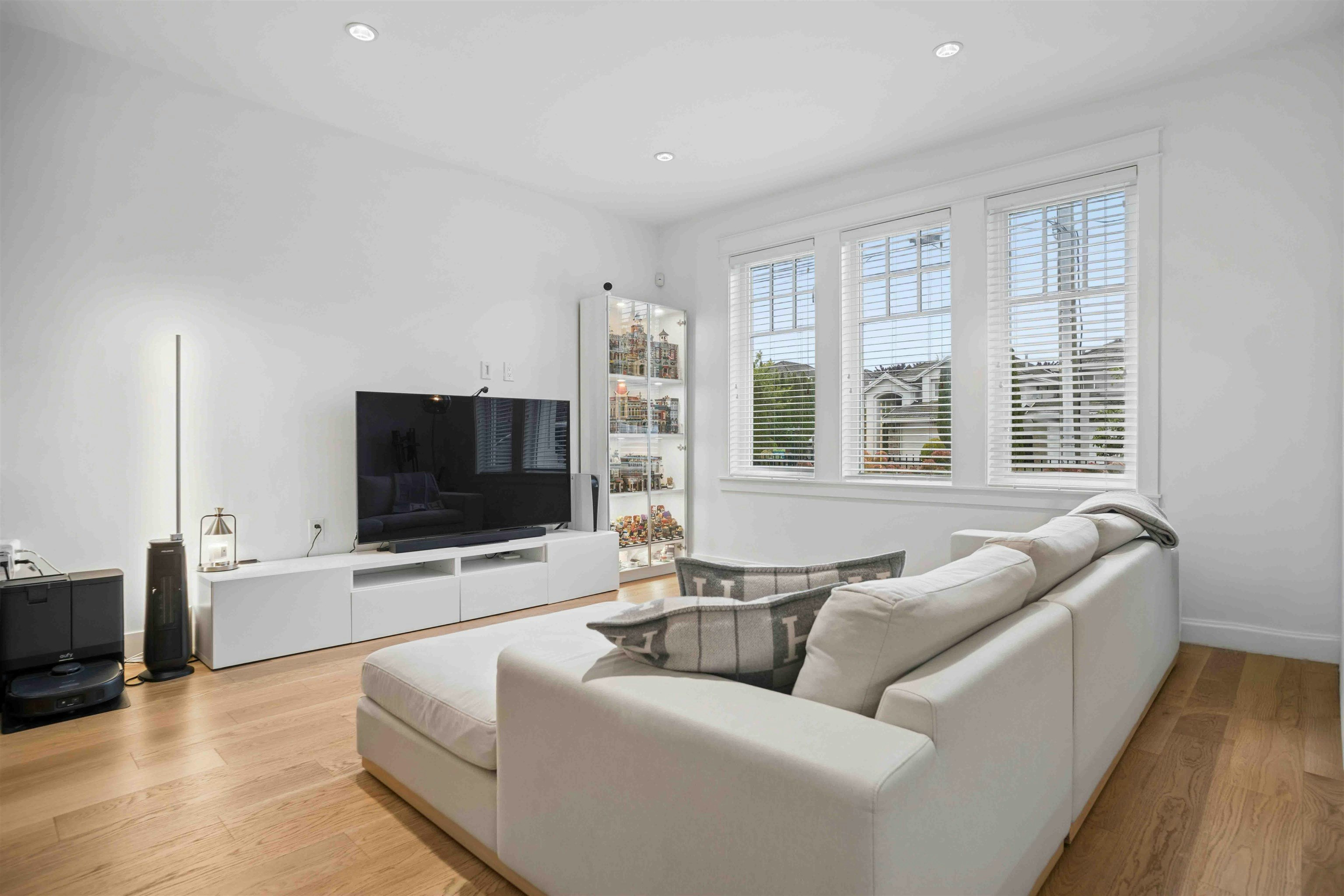5680 Williams Road - 4