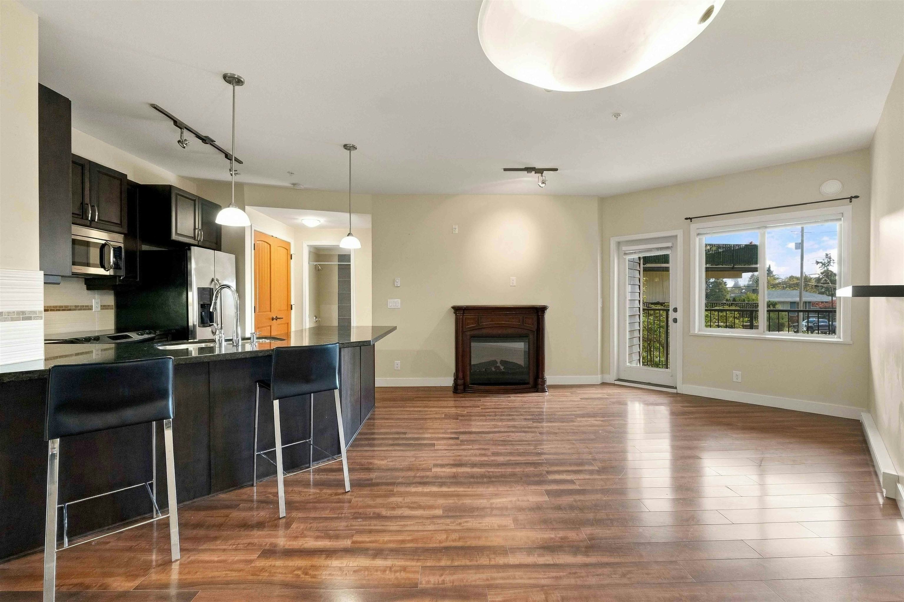 216-11935 Burnett Street - 4