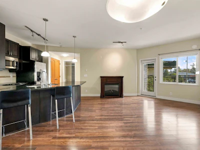 216-11935 Burnett Street - 4
