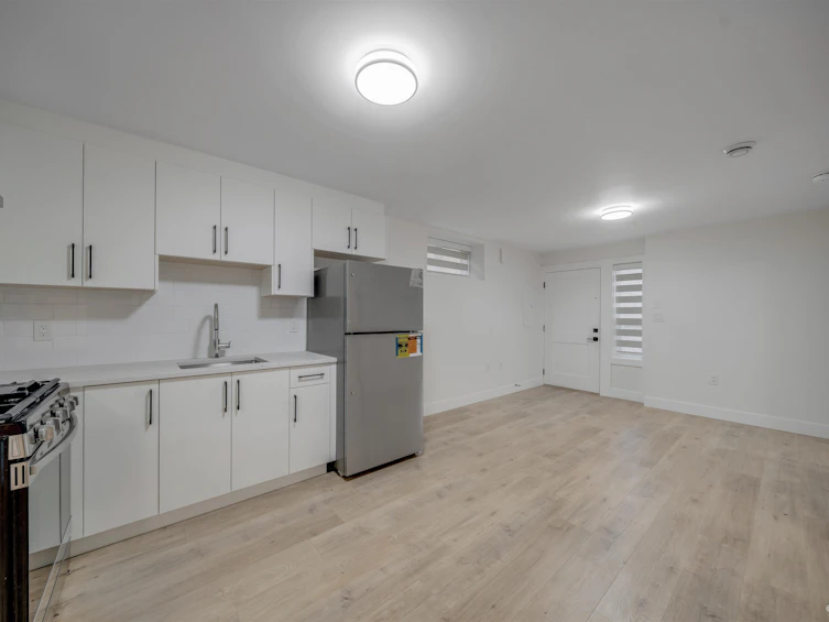 2995 E 17th Avenue, Vancouver, BC, V5M 2N4 - 16