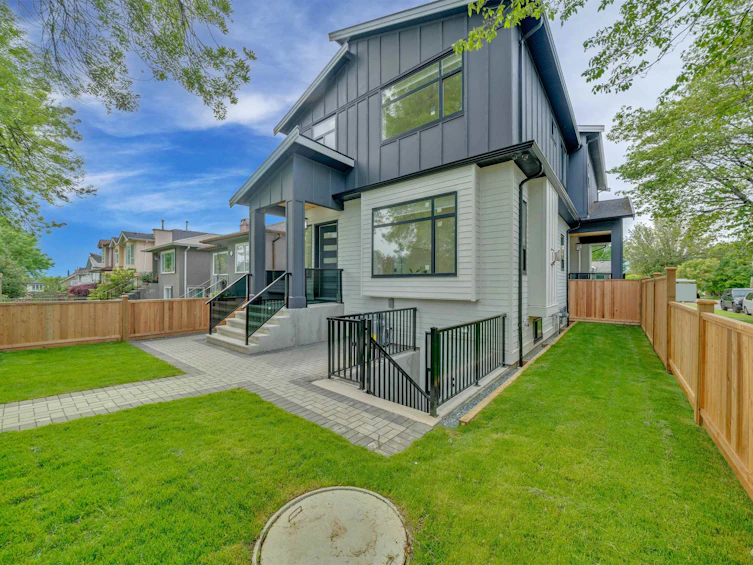 2995 E 17th Avenue, Vancouver, BC, V5M 2N4 - 14