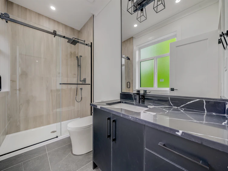 2995 E 17th Avenue, Vancouver, BC, V5M 2N4 - 13
