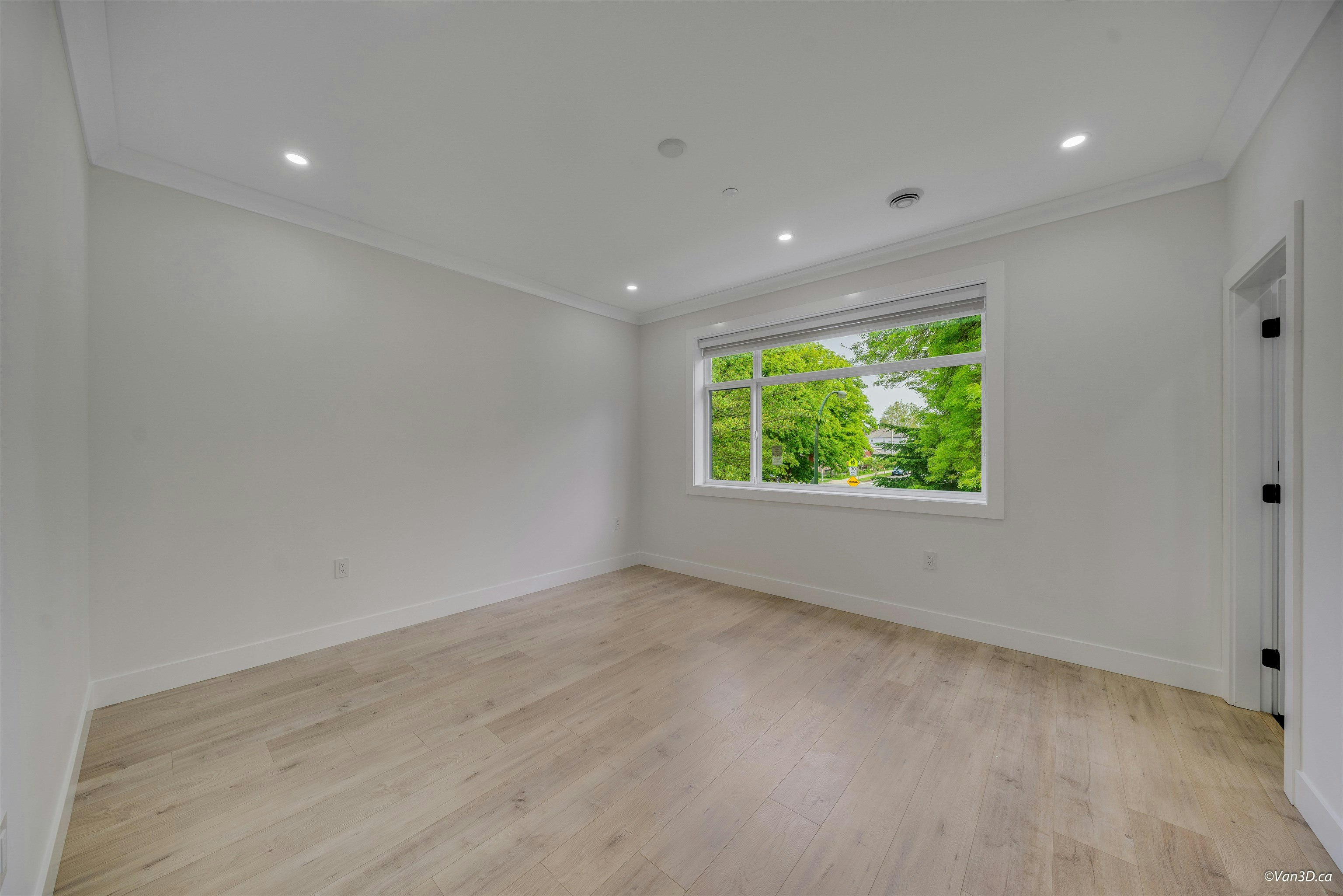 2995 E 17th Avenue, Vancouver, BC, V5M 2N4 - 11