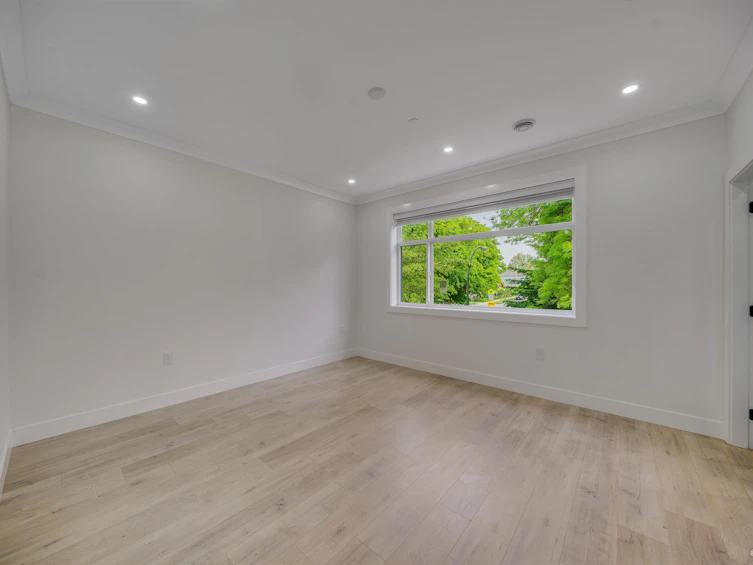 2995 E 17th Avenue, Vancouver, BC, V5M 2N4 - 11