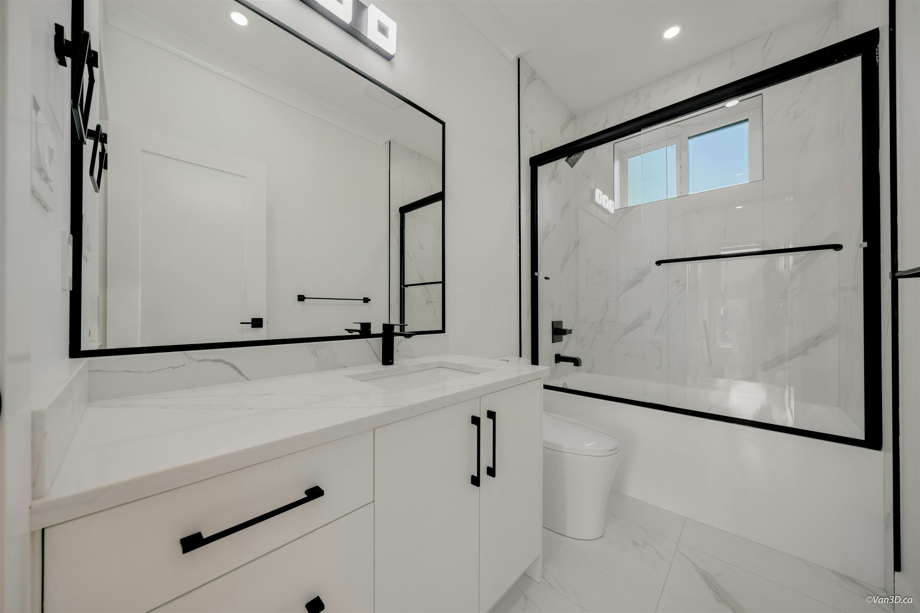 2995 E 17th Avenue, Vancouver, BC, V5M 2N4 - 10