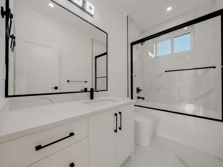 2995 E 17th Avenue, Vancouver, BC, V5M 2N4 - 10