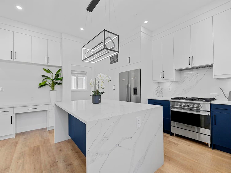 2995 E 17th Avenue, Vancouver, BC, V5M 2N4 - 5