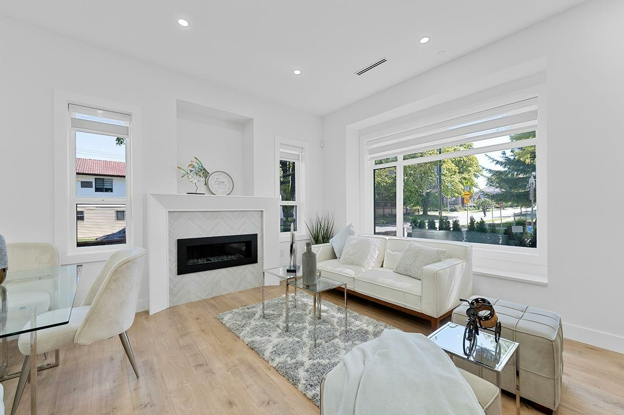 2995 E 17th Avenue, Vancouver, BC, V5M 2N4 - 2