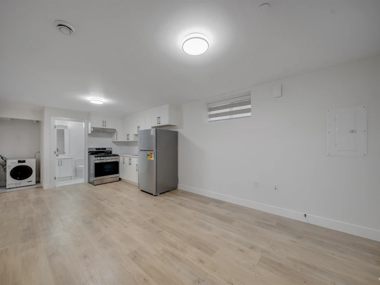 2995 E 17th Avenue, Vancouver, BC, V5M 2N4 - 15