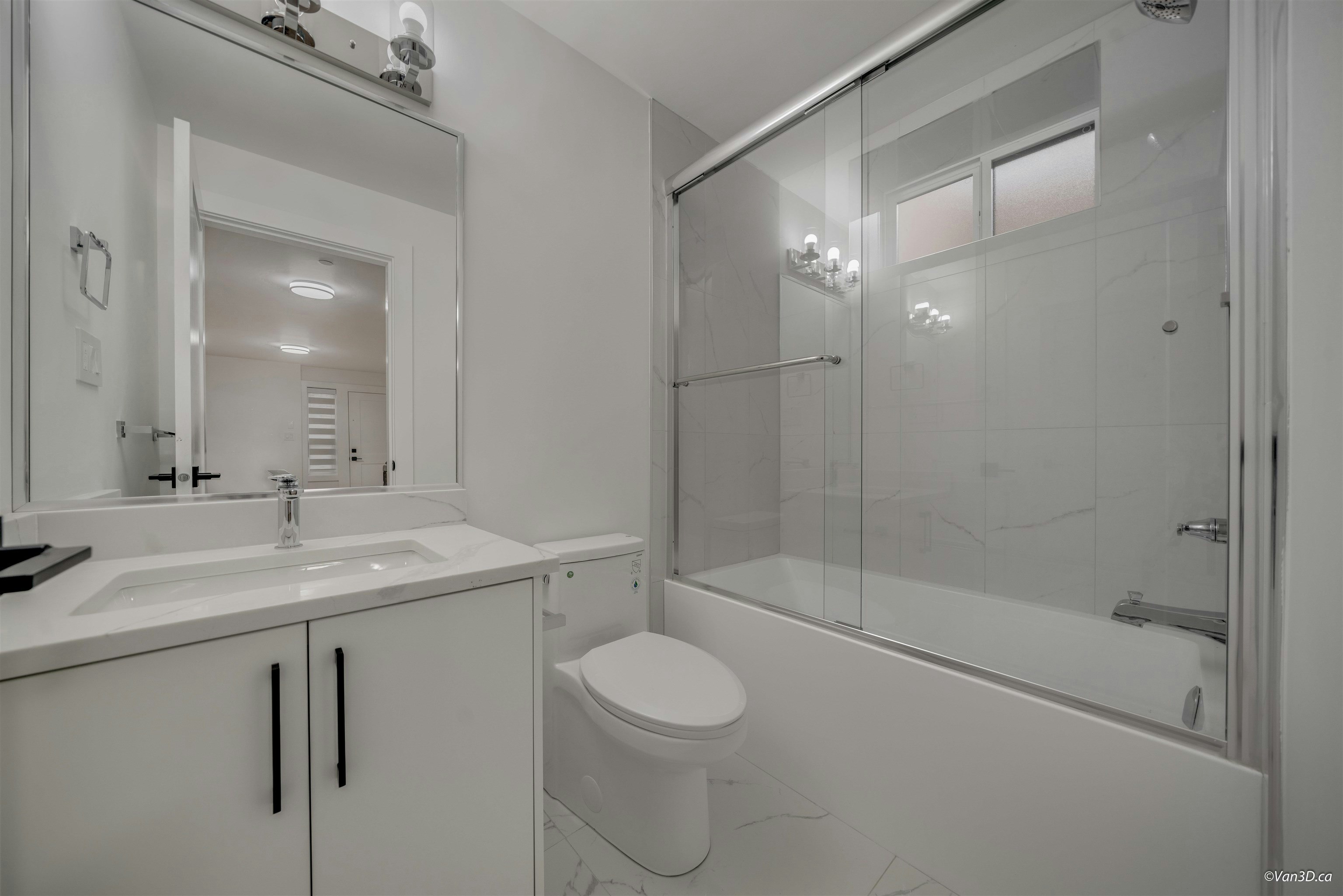 2995 E 17th Avenue, Vancouver, BC, V5M 2N4 - 17