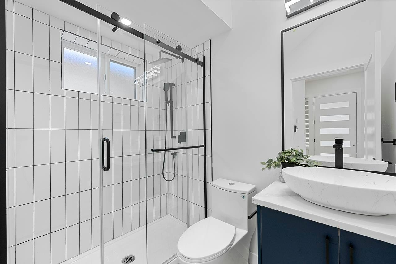 2995 E 17th Avenue, Vancouver, BC, V5M 2N4 - 6