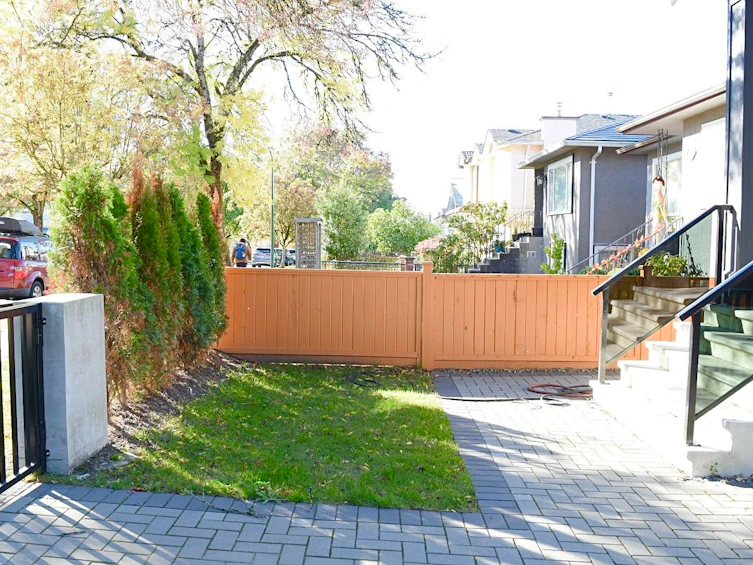 2995 E 17th Avenue, Vancouver, BC, V5M 2N4 - 20