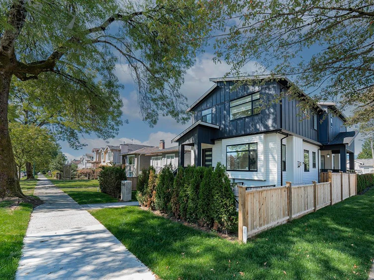 2995 E 17th Avenue, Vancouver, BC, V5M 2N4