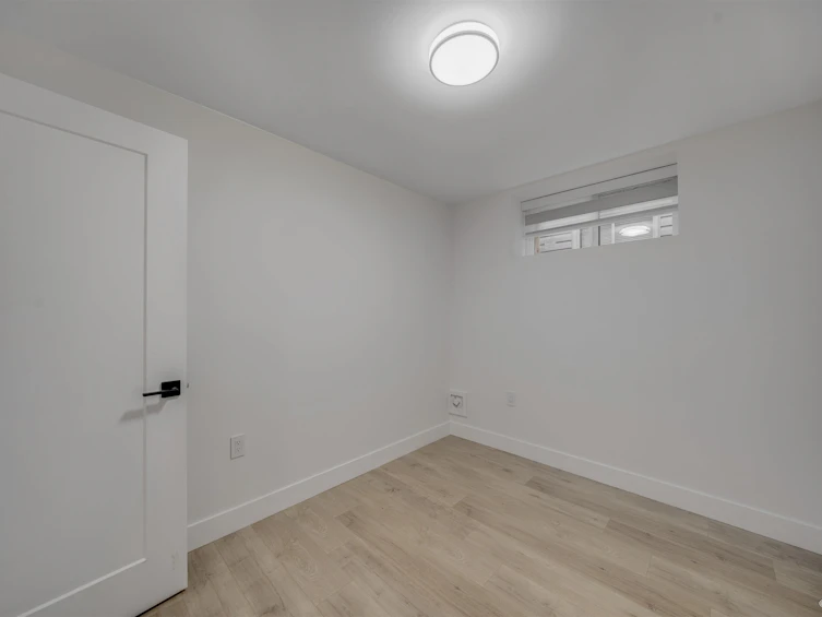 2995 E 17th Avenue, Vancouver, BC, V5M 2N4 - 18
