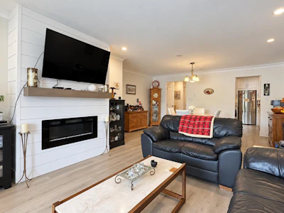 204-4803 48 Avenue - 5
